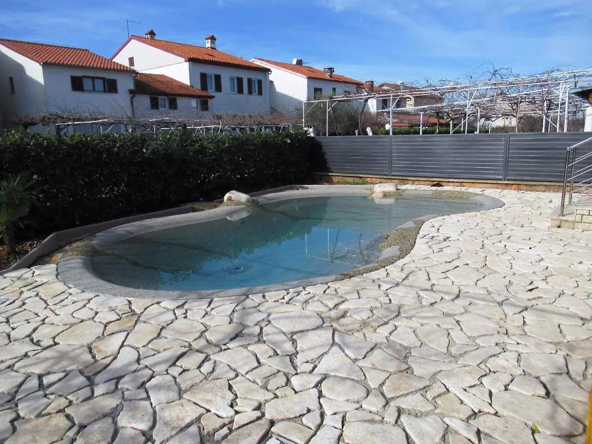 Apartments In Valbandon/Istrien 8381